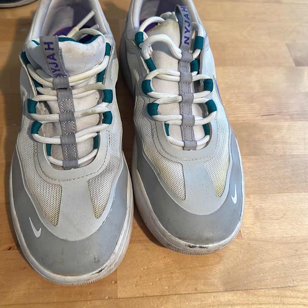 Nike nyjah sb shoes (men’s 6.5, women’s 8)